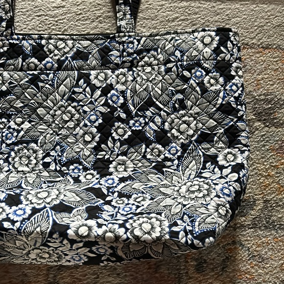 Vera Bradley Large bag with straps - Picture 3 of 5